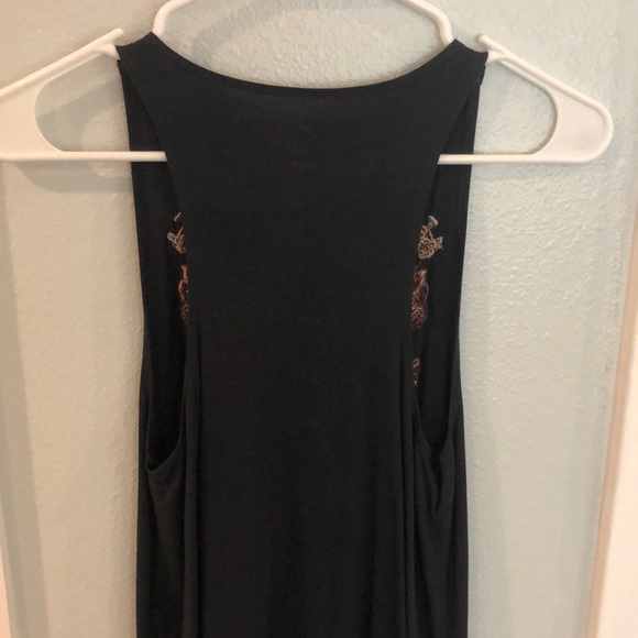 American Eagle flower embroidered tank top - Picture 2 of 3